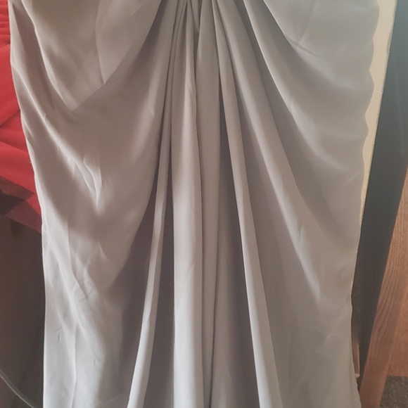 Formal dress - Picture 6 of 7